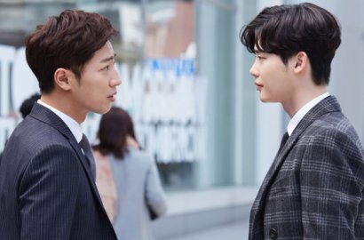 Bukan Suzy, Lee Jong Suk dan Lee Sang Yeob Malah Rebutan Orang Ini di 'WYWS'