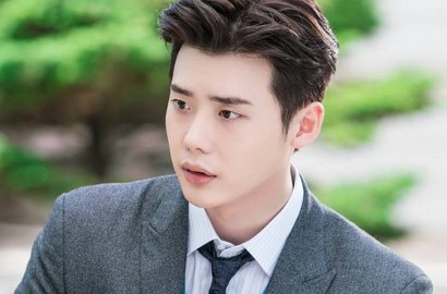 Tetap Tunjukkan Persahabatan Meski Dibalik Layar, Lee Jong Suk cs Dipuji Staff 'WYWS'
