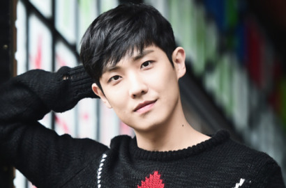 Berangkat Wamil, Lee Joon Tebar Senyum Ganteng dan Pamer Rambut Cepak