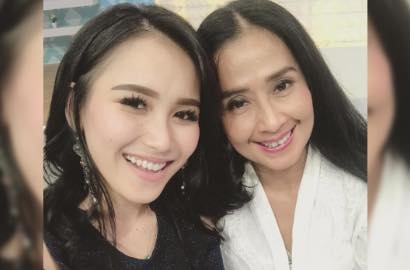 Beda Usia 25 Tahun, Ayu Ting Ting Diledek Seumuran Usai Selfie Bareng Ibu 'Pengabdi Setan'