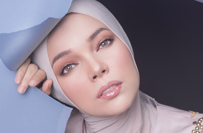 Diajak Pulang Kampung ke Inggris, Begini Cerita Seru Dewi Sandra