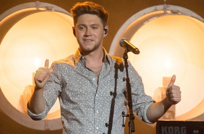 Ganteng Abis, Niall Horan Bikin Meleleh Tampilkan 'Too Much to Ask'