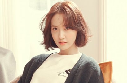 Umbar Pundak Mulus, Yoona Bak Putri di Red Carpet Daejong Film Awards