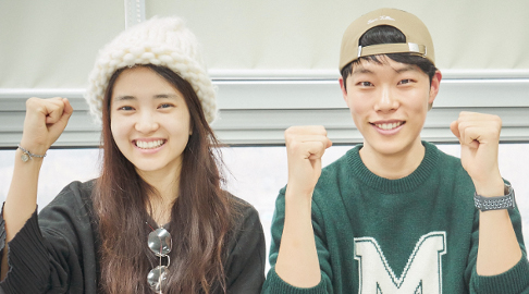 Selesai Syuting 'Little Forest', Ryu Jun Yeol-Kim Tae Ri Gemas Peluk Sutradara