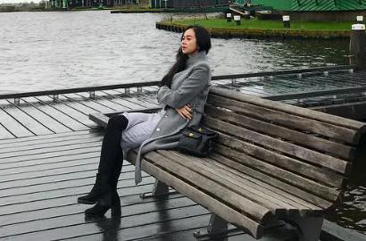 Jauh-Jauh ke Belanda Tapi Cari Koyo Cabe, Aura Kasih Jadi Bahan Meme 'Enter Wind'