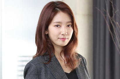 Siap-Siap Terpesona Cantiknya Park Shin Hye Saat Syuting 'Temperature of Love'