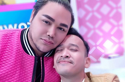 Gemasnya Ruben-Ivan Gunawan Berkostum Duyung di 'Brownis', Netter: Coba Ada Ayu Ting Ting