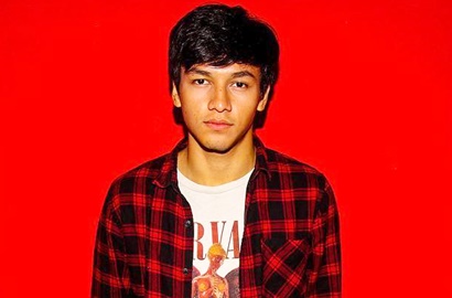 Ganteng di Pemotretan Majalah, Senyum Manis Jefri Nichol Bikin Klepek-Klepek