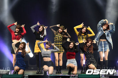 Bahas Debut Jepang, Twice Akui Populer Berkat Jasa SNSD dan KARA