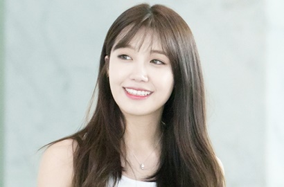 Promosi 'Untouchable', Eun Ji A Pink Pamer Pose Keren dengan Heels Merah
