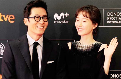 Lee Yoo Young Pacar Kim Joo Hyuk Temani Keluarga Almarhum di Rumah Duka