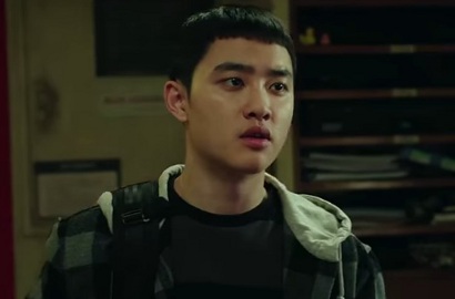Sibuk Bikin Demo Musik, D.O. EXO Justru Jual Laptop di Trailer 'Room No.7'?