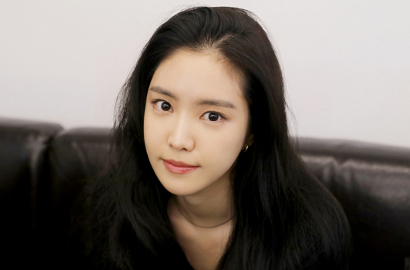 Tampil dengan Makeup Minimalis, Na Eun A Pink Bicara Tentang Nasib dan Takdir