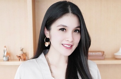 Pamer Foto Pakai Daster Bangun Tidur, Cantiknya Sandra Dewi Bikin Netter Takjub
