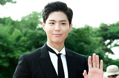 Hadiri Nikahan SongSong, Park Bo Gum Pose Gemes Gendong Bayi