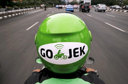 Beredar Foto Sopir Go-Jek Masuk Gerai Tas Mewah, Begini Reaksi Kocak Netter