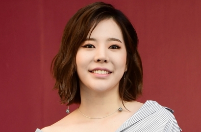 Bakal Manggung Bareng Band Sang Ayah, Sunny SNSD Disanjung Hingga Disindir