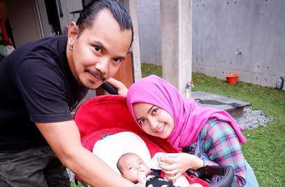 Pamer Foto Tantri Akrab Gendong Anak, Netter Salfok Bahas Rumah Unik Cella Kotak