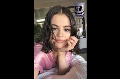 Pakai Piyama Seksi, Selena Gomez Rilis Video Versi Baru 'Wolves'