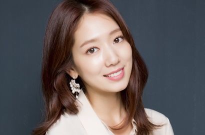 Melempem di Box Office, Park Shin Hye Tetap Semangat Promosi 'Heart Blackened'
