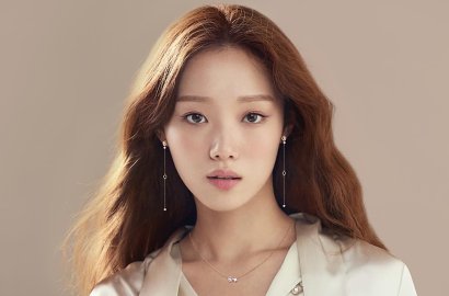 Lee Sung Kyung Ungkap Ingin Bagi Kebahagiaan dan Bangga Jadi Panutan Fans