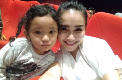 Putri Ayu Ting Ting Suka Moody, Pernah Teriak Marah Saat Difoto Fans
