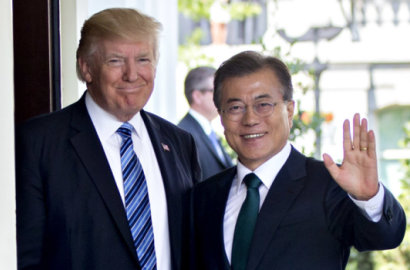 Sempat Ditolak Warga, Donald Trump Bahas Korut dalam Kunjungannya ke Korsel
