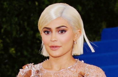 Kylie Jenner Kedapatan Beli Tampon di Tengah Tudingan Hamil