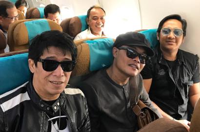 Berangkat ke Pernikahan Putri Jokowi, Andre Taulany dan Sule Wefie di Pesawat