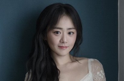 Tampil Elegan dalam Cover Majalah, Moon Geun Young Bersyukur Kesehatannya Membaik