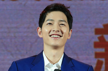 Acara Perdana Usai Menikah, Song Joong Ki Akan Jadi Host MAMA 2017 di Hong Kong?