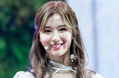 Pakai Ini Saat di Bandara, Sana Twice Tuai Banyak Pujian 