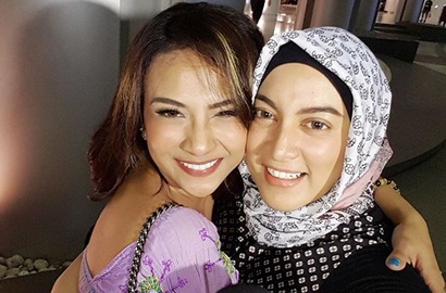 Kompak Tampil Berhijab, Vanessa Angel dan Jane Shalimar Adu Kecantikan