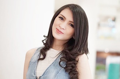 Makin Cantik saat Hamil Enam Bulan, Donita Tetap Langsing