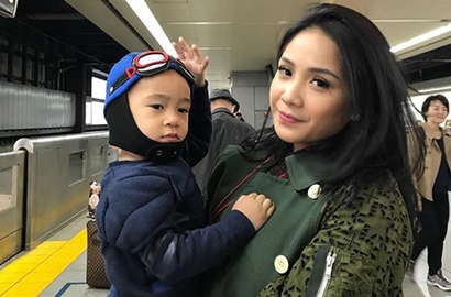 Nagita Slavina Kece Pakai Jaket Rp 25 Juta, Netter: Wajar Nagita Slavina Kece Pakai Jaket Rp 25 Juta, Netter: Wajar