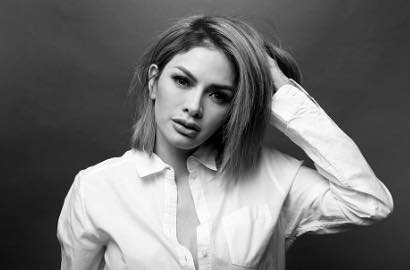 Siap Rilis Buku, Nikita Mirzani Ajak Netizen Pilih Cover Paling Seksi