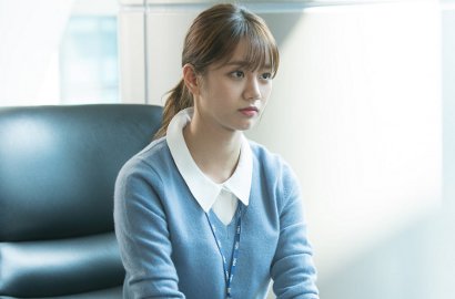 Dandan Cantik Sebagai Presenter, Hyeri Mendadak 'Ganas' di Teaser 'Two Cops'
