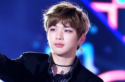 Kepergok Ajak Sang Ibu Jalan-Jalan, Kang Daniel Wanna One Bikin Netter Meleleh
