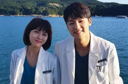Lihat Sunset Bareng Ha Ji Won, Kang Min Hyuk Digoda Gagal Move On 'Hospital Ship'