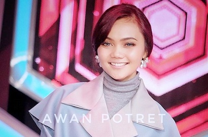 Hindari Media, Rina Nose Mulai Kesal Ditanya Soal Lepas Hijab?