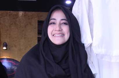 Unggah Foto Umi Pipik 'Mesra' Bareng Sunu Eks Matta, Akun 