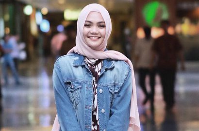 Rina Nose Dituding Lepas Hijab Demi Pacar Baru Hingga Murtad, Mantan Suami Ikut Disalahkan Netter