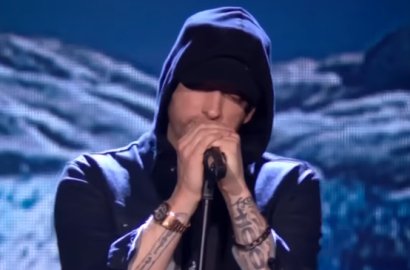 Tanpa Beyonce, Eminem Bikin Merinding Bawakan 'Walk On Water' di MTV EMA