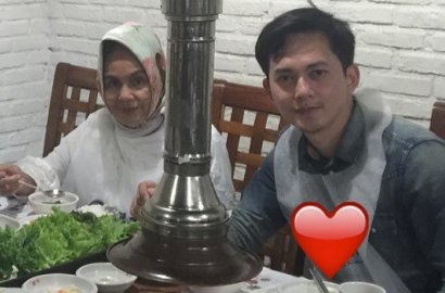 Sempat Enggan Bertemu, Akhirnya Kiki Farrel Temani Sang Bunda yang Sakit Keras