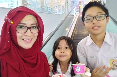 Foto Putranya 'Pacaran' Bikin Heboh, Okie Agustina Beri Klarifikasi Panjang