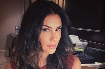 Sophia Latjuba Pamer Perut Seksi Pakai Gerakan Yoga Rumit Ini, Netizen: Hot Mom!