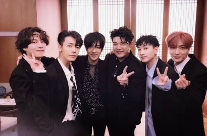 Balas Cinta Fans, Super Junior Pasang Iklan Hingga Berikan Hadiah Ini Saat Fansign