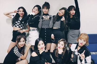 Sapa Fans di Siaran V Live, Girangnya Twice Main Salju di Hokkaido