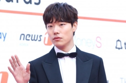 Selamat! Ryu Jun Yeol Menang Penghargaan di AAA 2017 Berkat 'Taxi Driver'