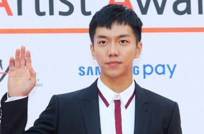 Disambut Hangat Usai Wamil, Lee Seung Gi Dapat Penghargaan Spesial di AAA